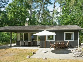 Cozy Holiday Home in Aakirkeby with Indoor Whirlpool in Vester Sømarken